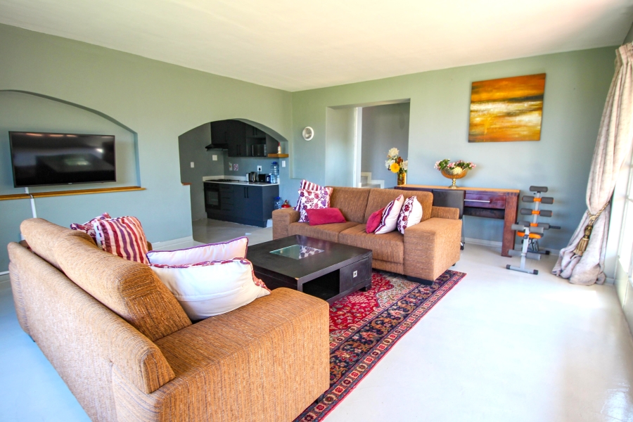 5 Bedroom Property for Sale in Beacon Bay Eastern Cape